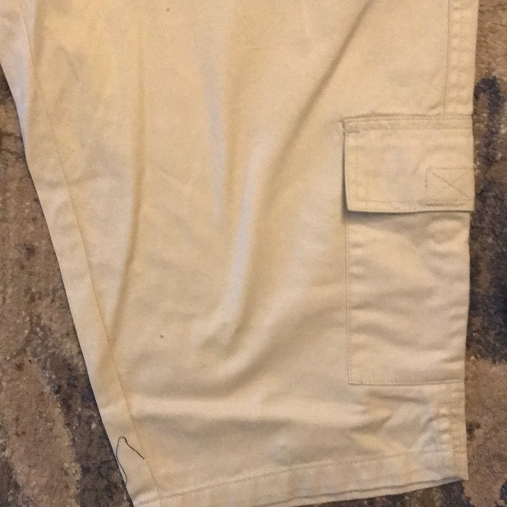 🎉NWT Khaki ButtonFrontCargo Capri Pants 16W - Picture 5 of 8